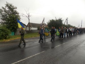 Фото: На Полтавщині прощалися із бійцем АТО