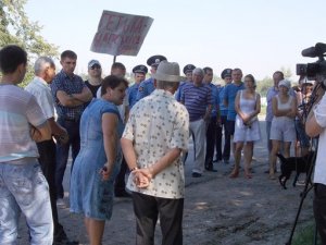 Фото: У Біликах протестують проти скандального свинокомплексу