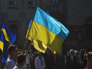 Над Полтавою замайоріли прапори із зони АТО (ФОТО)