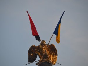 Фото: Полтавському «орлу» повернули прапори (фотофакт)