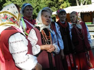 Виконавці пісні з мультику «Жив був пес» піднімали настрій глядачам на ярмарку (ВІДЕО)