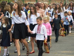 До полтавської гімназії №14 прийшли 60 першокласників (ФОТО)