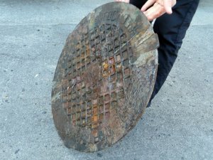 Фото: У Лубенському районі чоловік викрадав люки та здавав на металобрухт