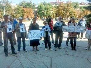 Фото: Полтавці вшанували пам’ять журналіста Гонгадзе