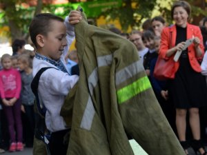 Фото: Полтавські рятувальники влаштували конкурси для дітей (фото)