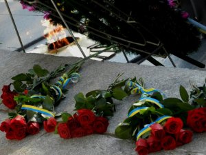 У Полтаві відзначати День міста почали з вшанування пам’яті полеглих визволителів (фото)