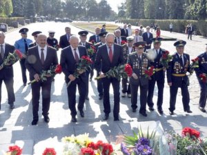 З нагоди приїзду Яценюка і Авакова у Полтаві двічі вшанували пам’ять полеглих визволителів