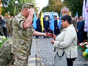 Фото: Кременчуцького героя нагородили орденом посмертно