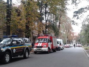 У Полтаві повідомили про загрозу вибуху у виші – шукають вибухівку