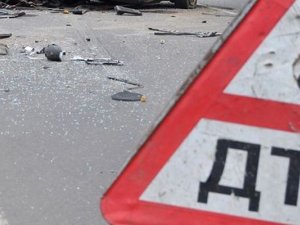 Фото: На Полтавщині троє людей загинуло після зіткнення вантажівки з легковиком (оновлено, ФОТО)