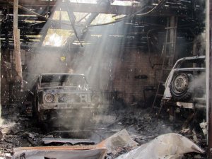 У Полтаві горіли гаражі з автомобілями (відео)