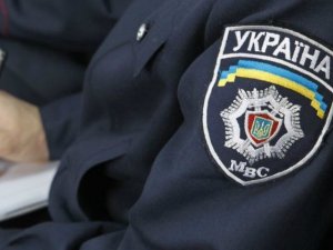 Полтавську викладачку начального закладу підозрюють у порушенні порядку розміщення агіток