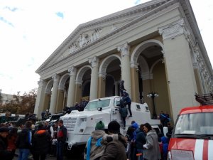 У Полтаві провели виставку бойової техніки та шикування силовиків (фото та відео)