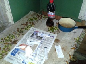 Фото: Житель Лубен вдома виготовляв та вживав наркотики
