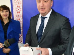 Фото: Міністр юстиції України в Полтаві отримав «аптечку Матковського»
