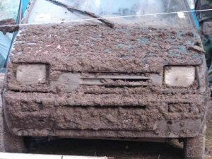 Фото: На Полтавщині викрадачі автомобіля втопили здобич у фекаліях
