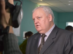 Фото: Маленьких полтавців почали імунізувати від поліомієліту: головний медик області привів онуку (ФОТО)