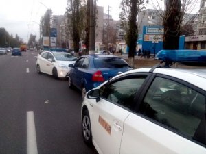 Фото: На Полтавщині затримали чоловіків, які обливали зеленкою представників екзит-полів