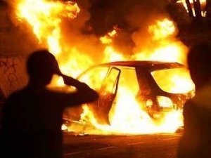 Фото: Уночі в одному із районів Полтави згоріли три автомобілі