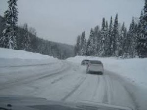 Для полтавських водіїв, яких застала у дорозі негода, працює «гаряча лінія»