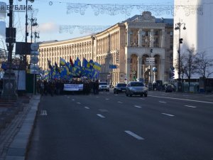 Фото: ПІД ПАРЛАМЕНТОМ – ТЕЖ ПЕРЕДОВА. ЕКОНОМІЧНА І ПОЛІТИЧНА