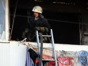Фото: У  Полтаві горіла п’ятиповерхівка: евакуювали двох дорослих та одну дитину