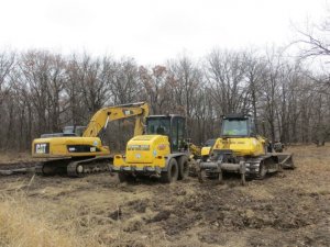 Фото: На Полтавщині незаконно видобували пісок «армією» техніки