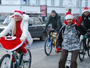 У Полтаві Діди Морози пересіли на велосипеди