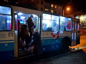 Фото: У Новорічну ніч потрапити додому можна на громадському транспорті