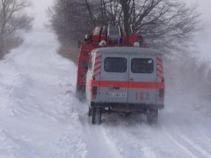 На Полтавщині через заметіль вагітну до лікарні доставляли пожежним автомобілем