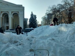 Фото: Центр Полтави перетворюють на парк зимових атракціонів (фотофакт)