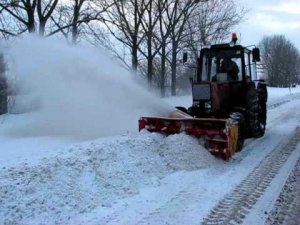 Фото: У Полтаві продовжують прибирати сніг