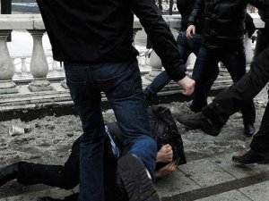 Фото: Бійка 20 осіб у Лубнах переросла у напад на поліцію