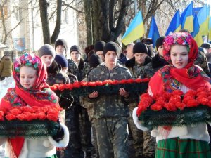 Фото: У Полтаві вшанували пам’ять героїв Крут (фото)