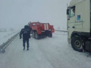 Фото: На Полтавщині врятували із «зимової пастки» понад тисячу авто та близько двох тисяч людей