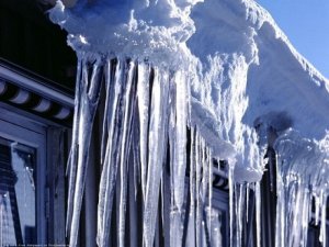 Від льодяної брили у Полтаві постраждала ще одна людина