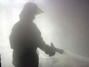 Фото: Завдяки пирятинським поліцейським вчасно загасили пожежу на підприємстві