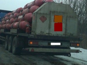 Фото: На Полтавщині затримали сумчанина, який вантажівкою нелегально перевозив газ
