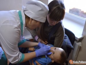 Фото: В Україні продовжили третій тур вакцинації проти поліомієліту