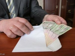 Фото: На Полтавщині за отримання хабара посадовцю дали дев’ять років за ґратами