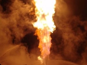 Фото: З історії добування українського газу: газовий фонтан, гасіння його ядерним вибухом та інформаційна війна