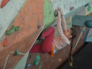 У Полтаві вперше влаштували всеукраїнські змагання зі скелелазіння серед дітей (ФОТО)