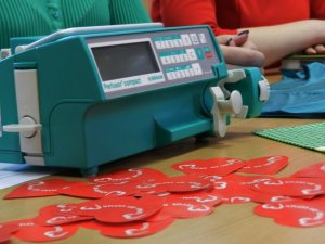 Полтавській дитячій лікарні подарували нове медобладнання та розповіли, як відрізнити волонтера від шахрая (фото)