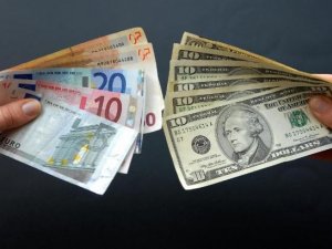 Фото: Українці зможуть більше купити доларів і євро за один раз