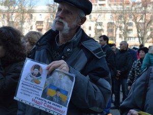«#FreeSavchenko»: сотні полтавців мітингували за свободу Надії Савченко (ВІДЕО)