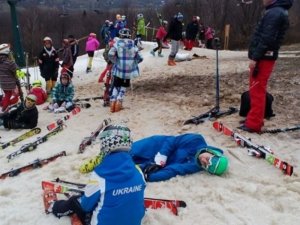 Фото: Гірські лижі без снігу: закарпатський скандал, у якому постраждали полтавські діти