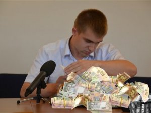 Начальник УЖКГ Сінельнік завдав майже 13 мільйонів гривень збитків бюджету Полтави (відео Громадського ТБ)