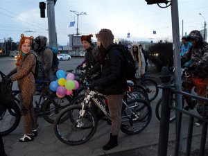 Ведмеді, миші та монстри на велосипедах привертали увагу полтавців до Години Землі