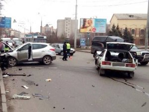 Фото: На перехресті Пушкіна-Сінна сталась ДТП з постраждалими (фото)