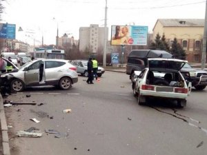 На перехресті Пушкіна-Сінна сталась ДТП з постраждалими (фото)